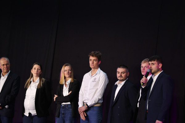 L-encadrement-Vincent-Alice-Christelle-Gael-Valentin-Aymeric-Damien-Photo-Jean-Frederic-Salles-Lafont-69b5478d1ff51.jpg
