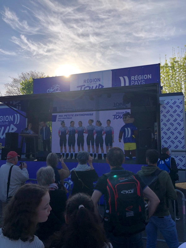 05-Podium-presentation-69d7613b43bc7.jpg